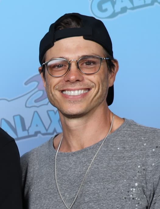 Boy Meets World cast members, Will Friedle, Rider Strong, Matthew Lawrence, Danielle Fishel, and Trina McGee, take a photo with a fan at GalaxyCon at Raleigh in 2023.