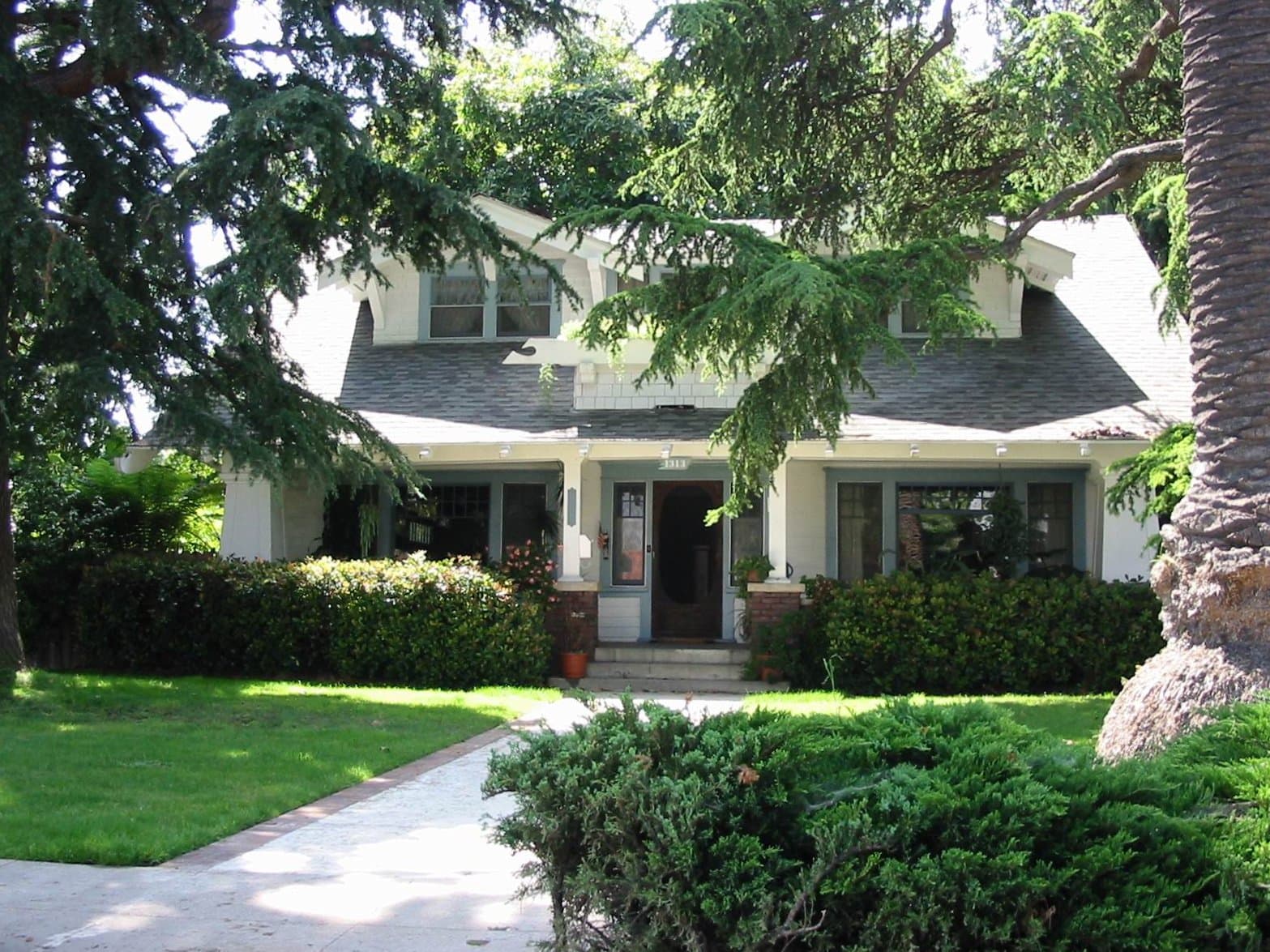 1313 Cota Avenue, Torrance, California, USA (aka 1630 Revello Drive, Sunnydale in Buffy the Vampire Slayer )